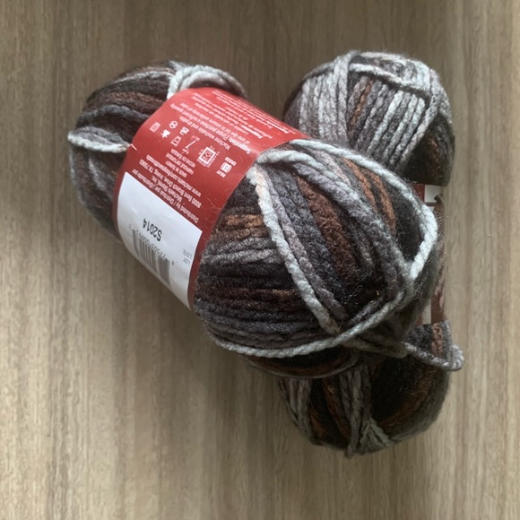 NWT 2 Loops & Threads Charisma Yarns Multiple Colors Approximately 109yds / 100m - Picture 3 of 3